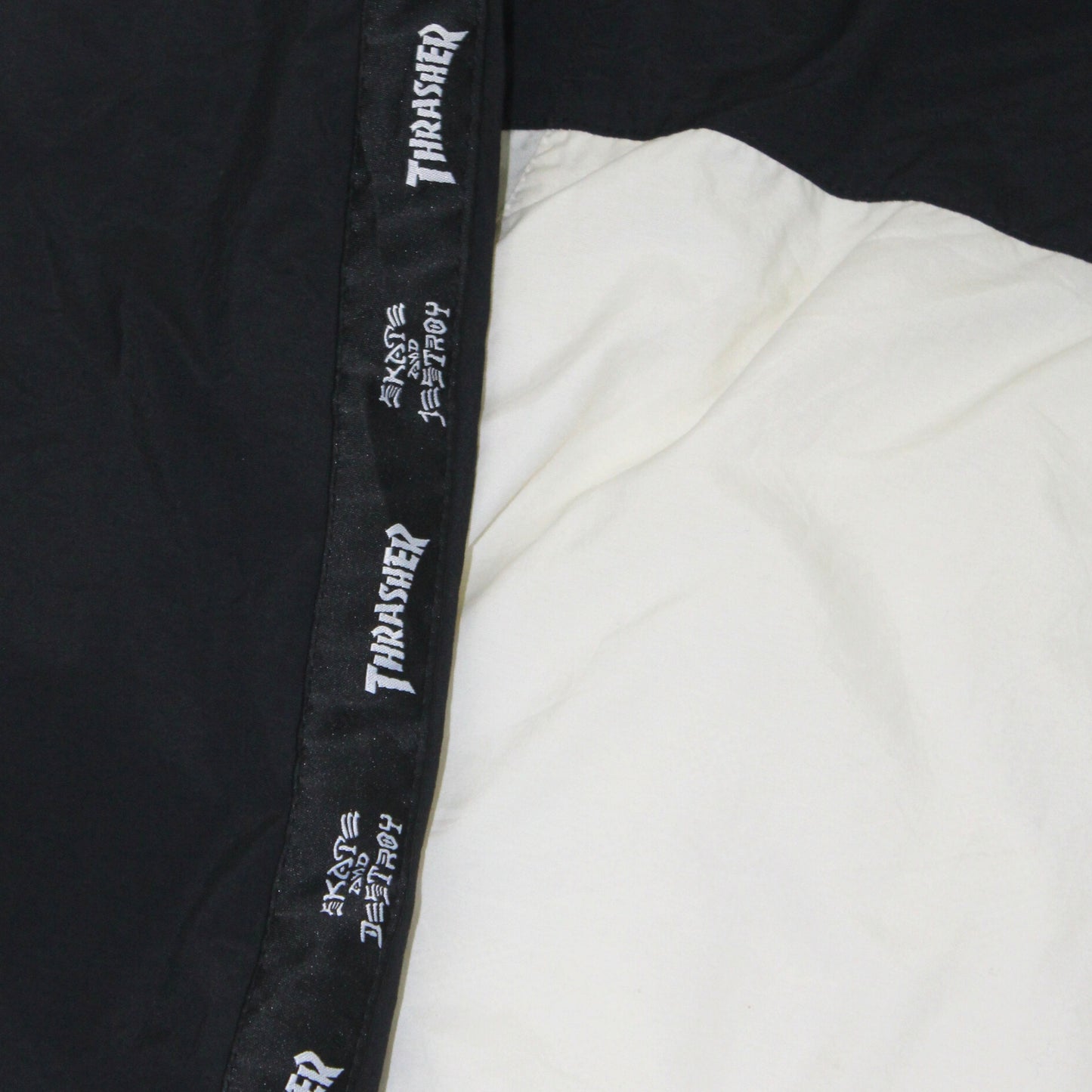 2000S THRASHER BLACK & WHITE WINDBREAKER