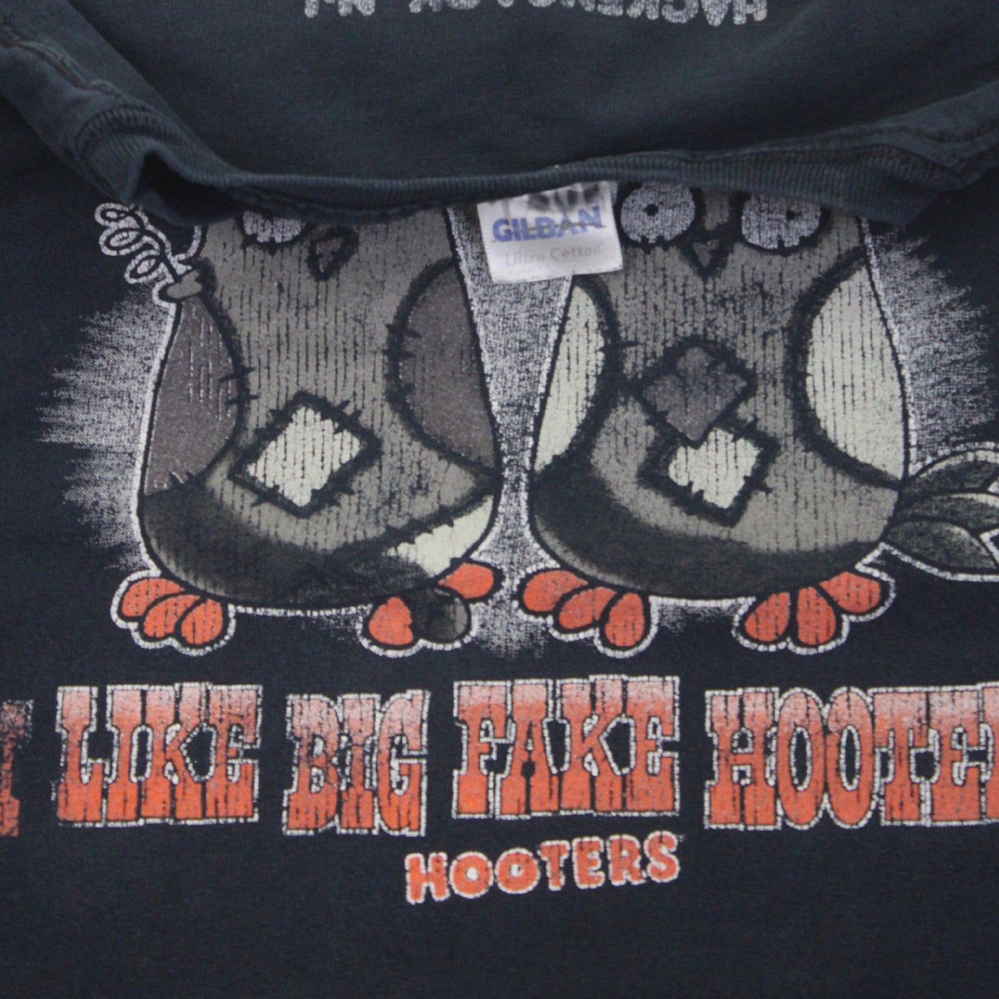 2000S HOOTERS “BIG FAKE HOOTERS” TEE