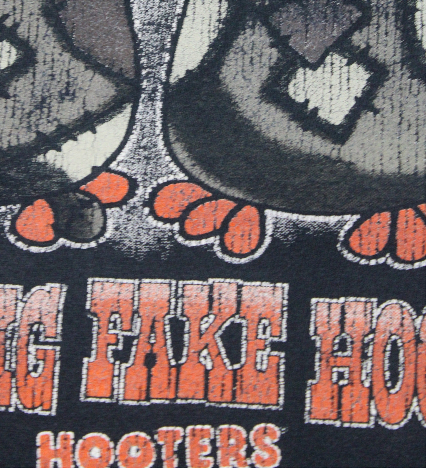 2000S HOOTERS “BIG FAKE HOOTERS” TEE