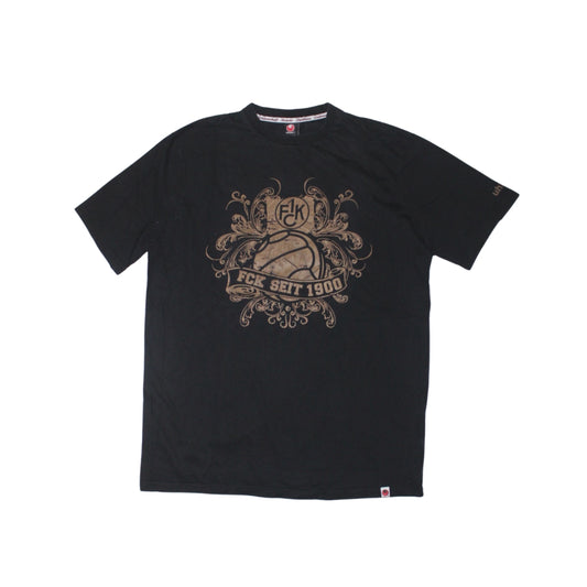 FCK SEIT 1900 UHLSPORT CREST TEE