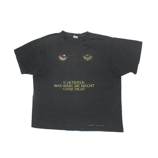 GERMAN “ELEKTRIKER, WAS WÄRE DIE NACHT OHNE DICH?” GRAPHIC TEE