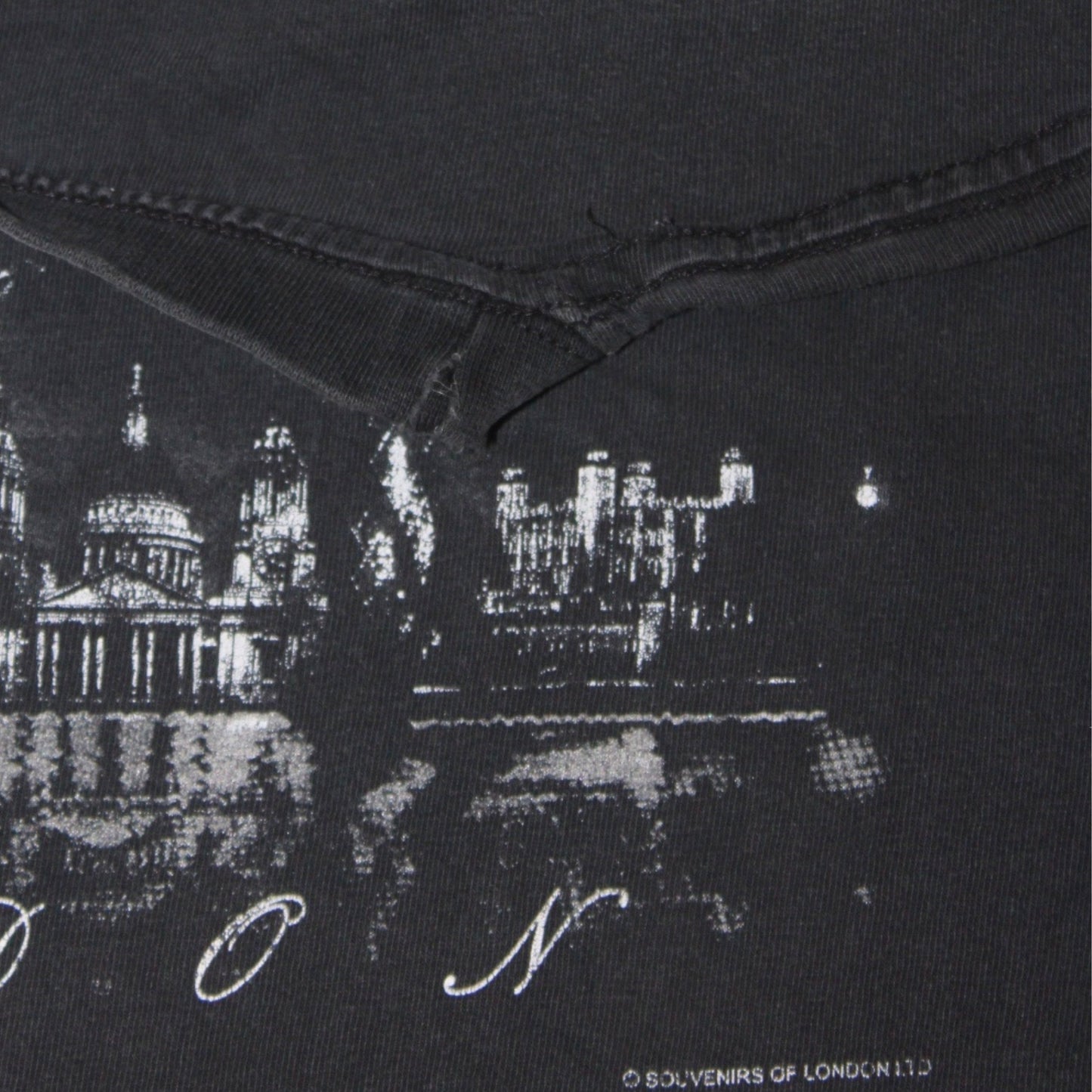LONDON CITYSCAPE SOUVENIR TEE
