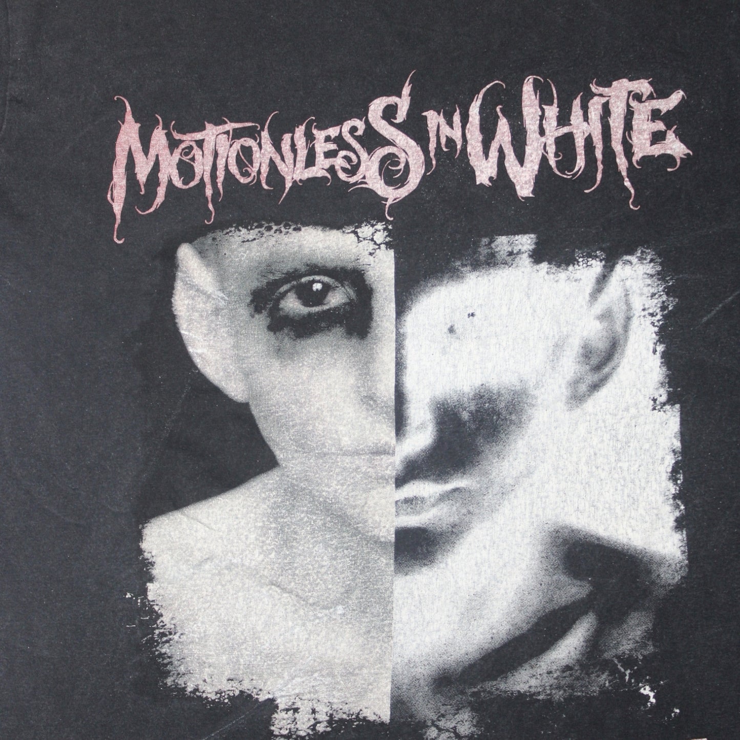 2010S MOTIONLESS IN WHITE “GRAVEYARD SHIFT” BAND TEE
