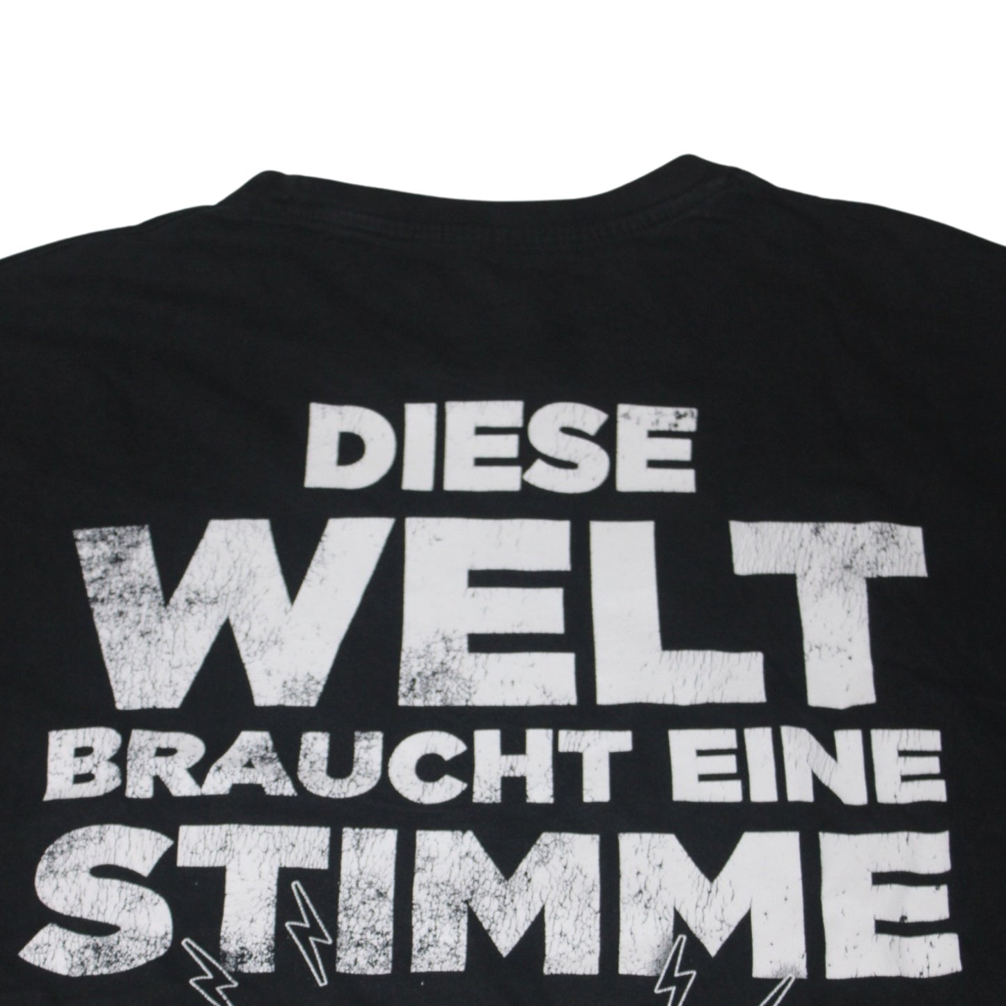 2010S GOITZSCHE FRONT “DIESE WELT BRAUCHT EINE STIMME” TEE